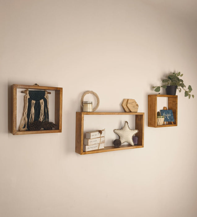 GEORGE III Rectangular Shaped Set of 3 Wooden Wall Shelves