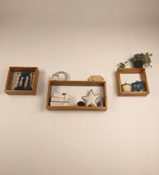 GEORGE III Rectangular Shaped Set of 3 Wooden Wall Shelves
